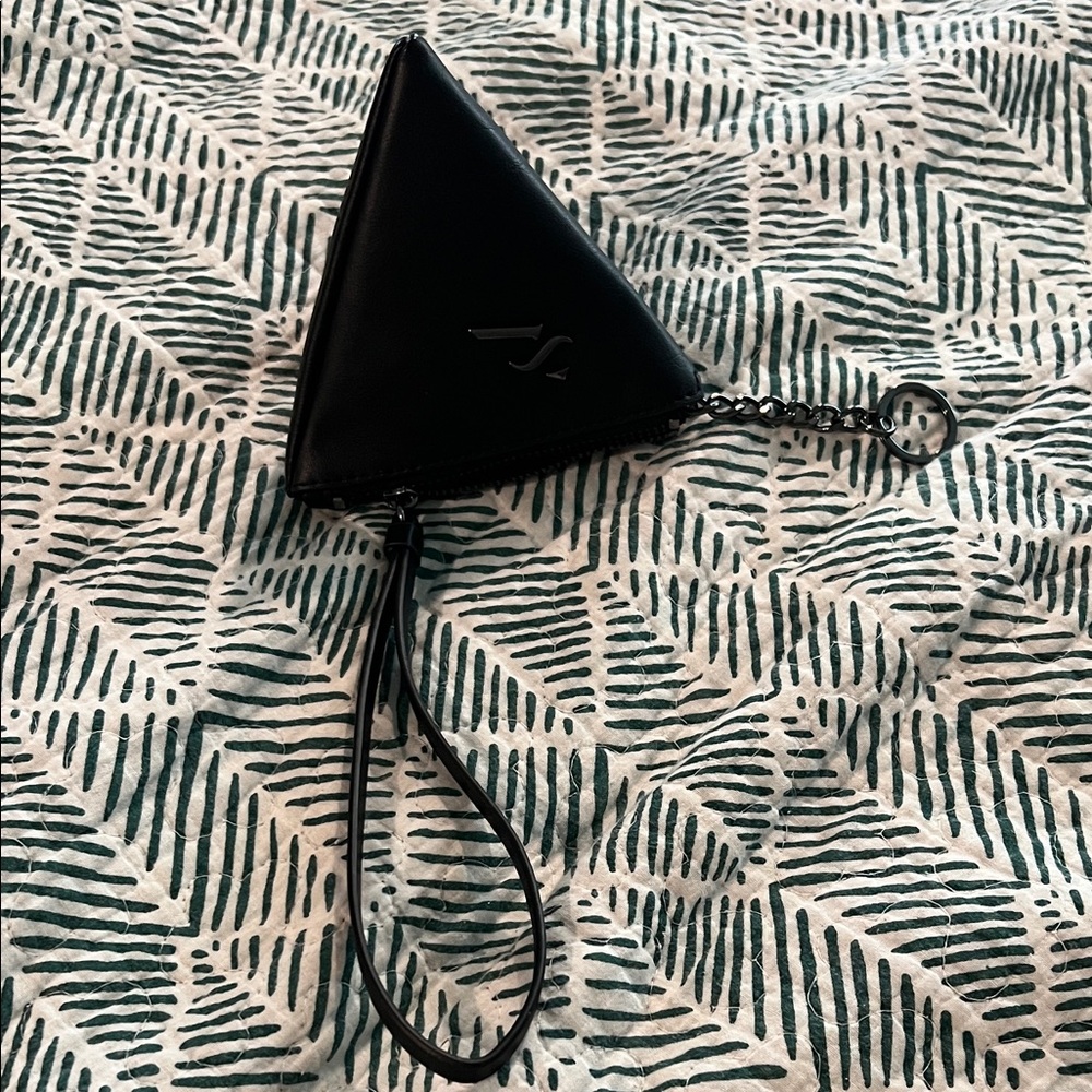 Vera Wang Black Triangle Wristlet